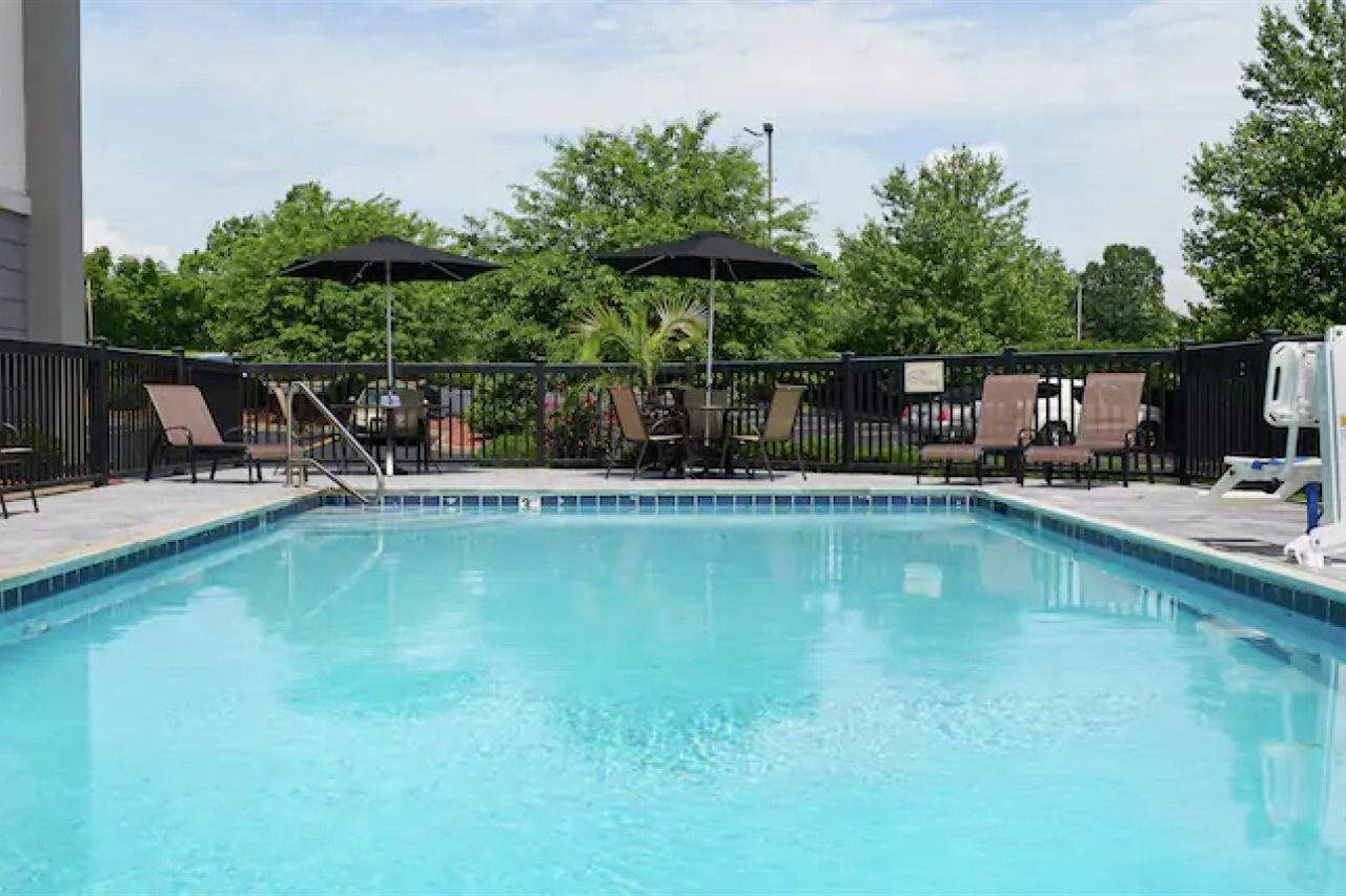 Hampton Inn Louisville/I-65/Brooks Road Extérieur photo