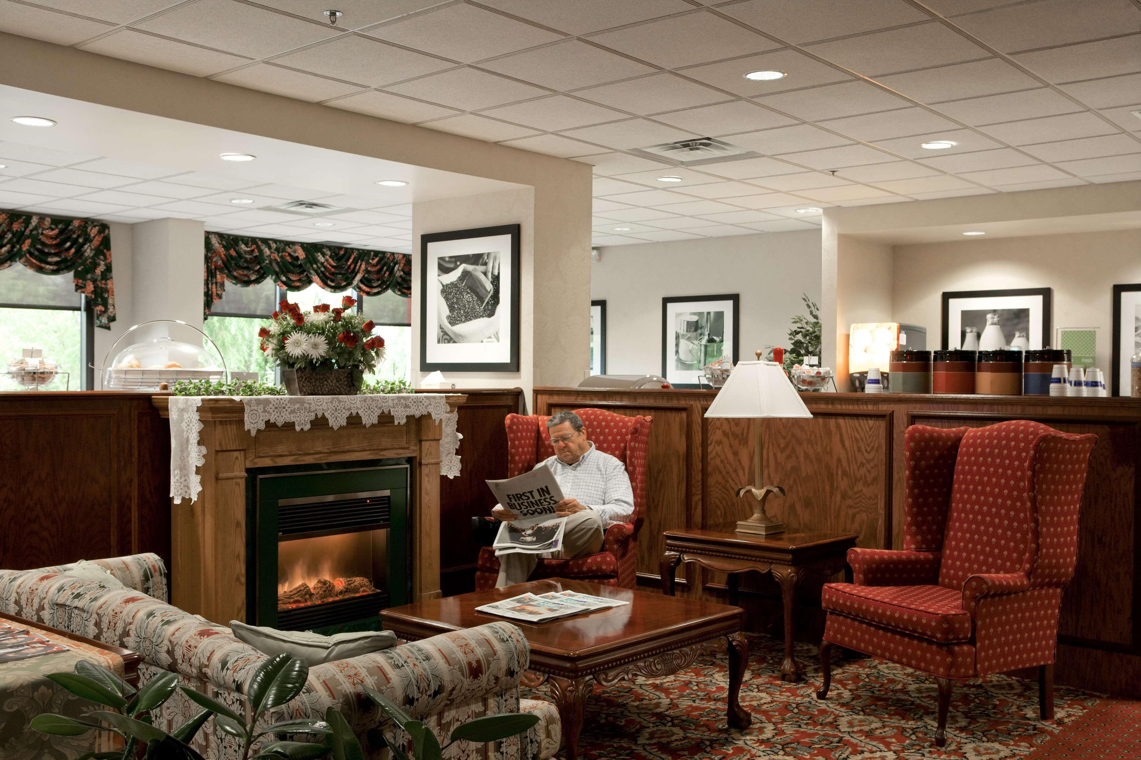 Hampton Inn Louisville/I-65/Brooks Road Extérieur photo
