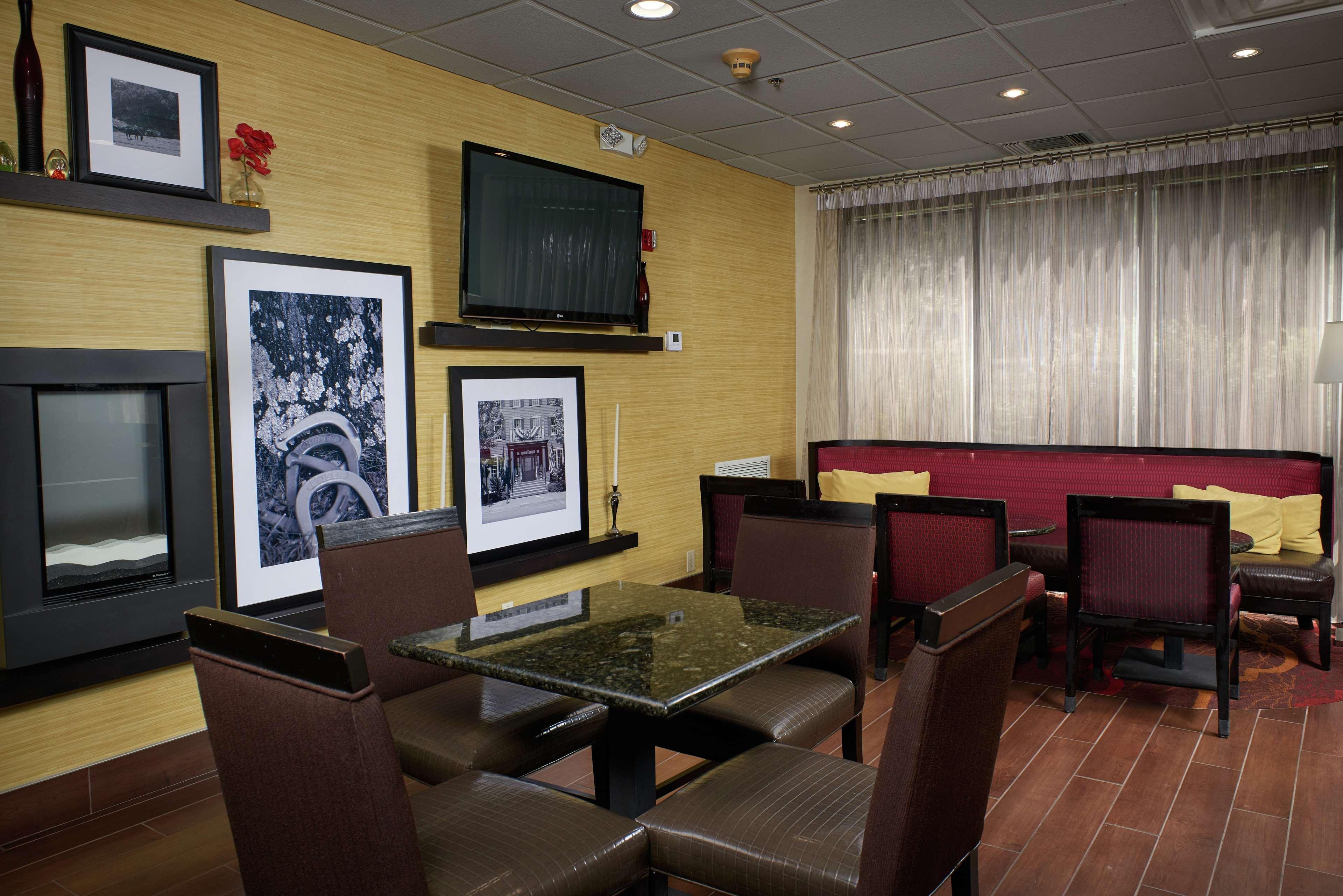 Hampton Inn Louisville/I-65/Brooks Road Extérieur photo