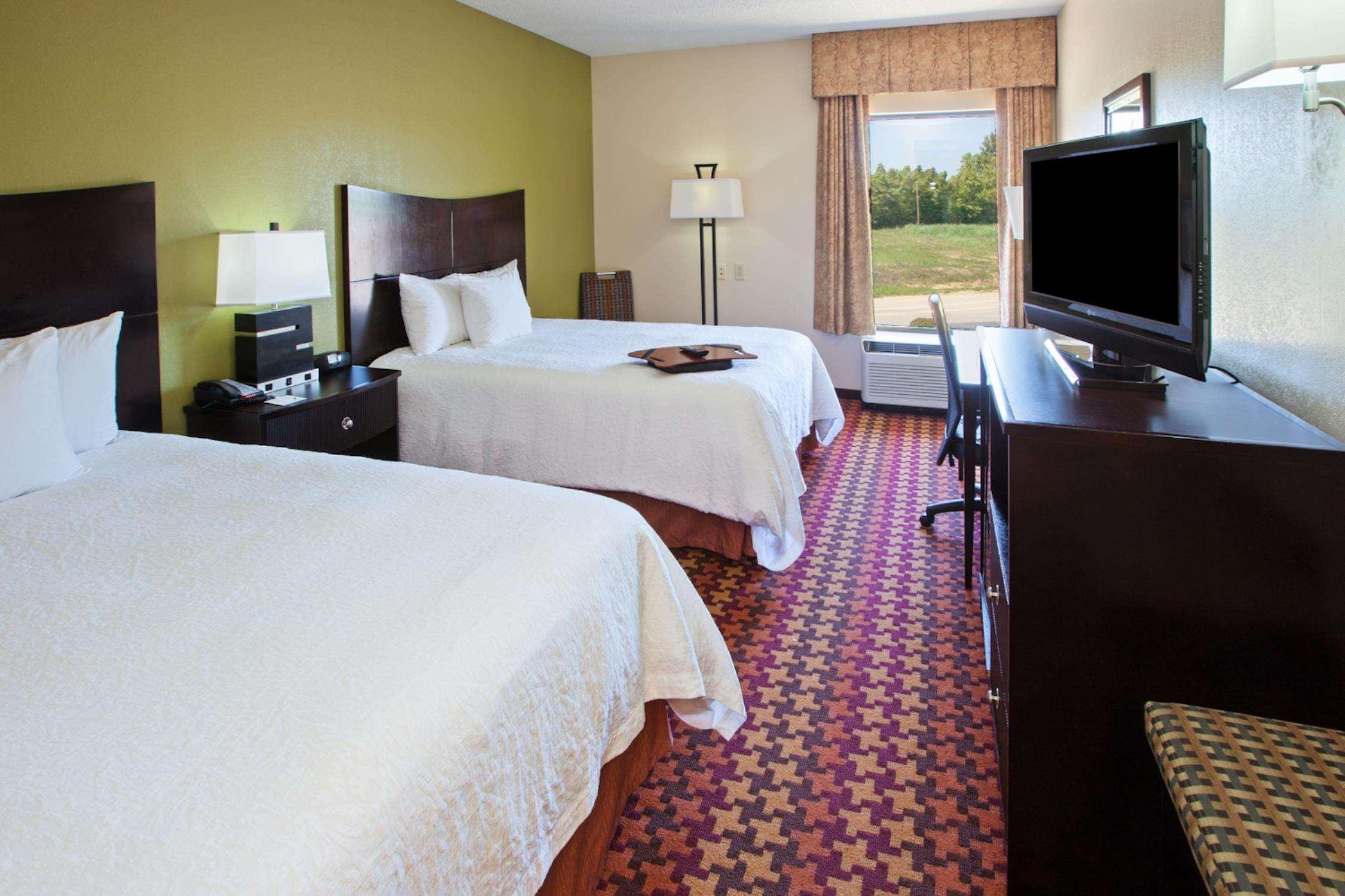 Hampton Inn Louisville/I-65/Brooks Road Extérieur photo