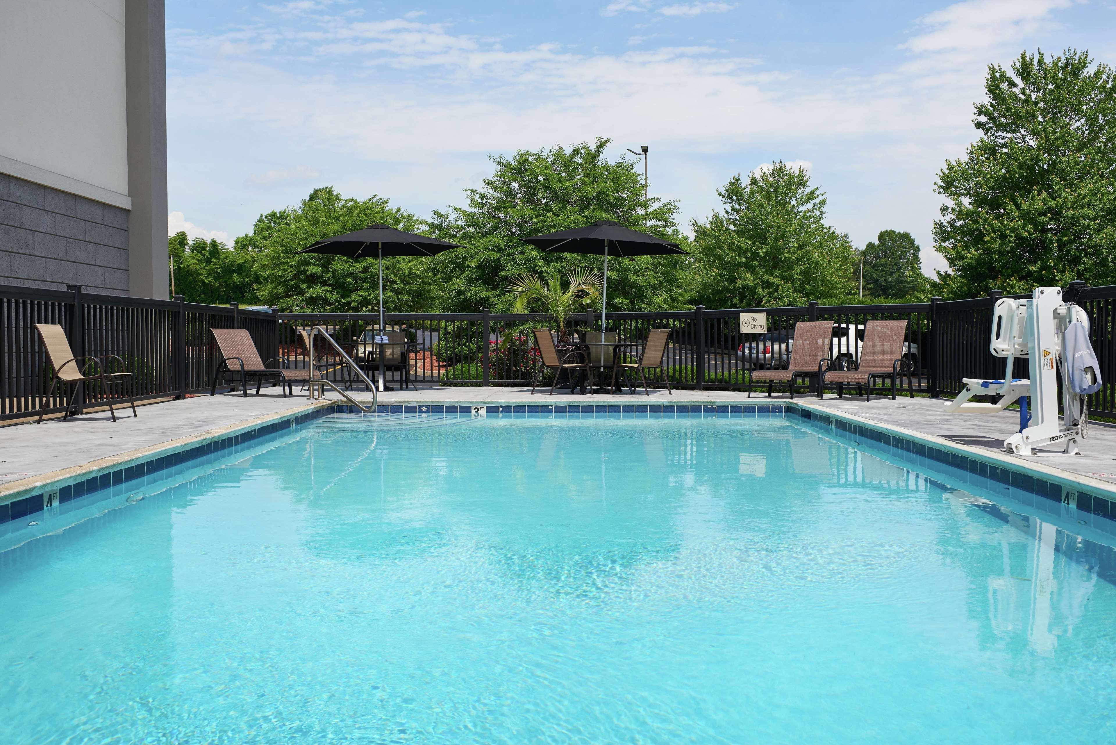 Hampton Inn Louisville/I-65/Brooks Road Extérieur photo